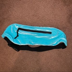 blue velvet “triangl” funny pack